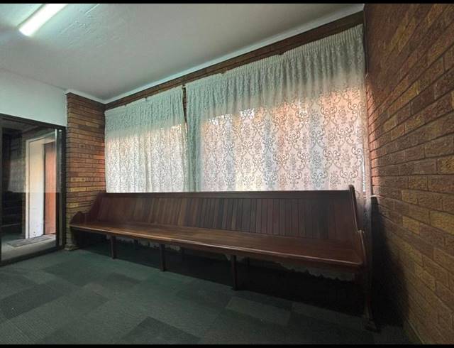 BUSINESS PROPERTY TO RENT IN DALVIEW